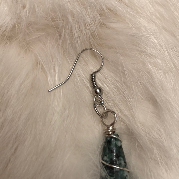 Hand crafted earrings. - Picture 3 of 4